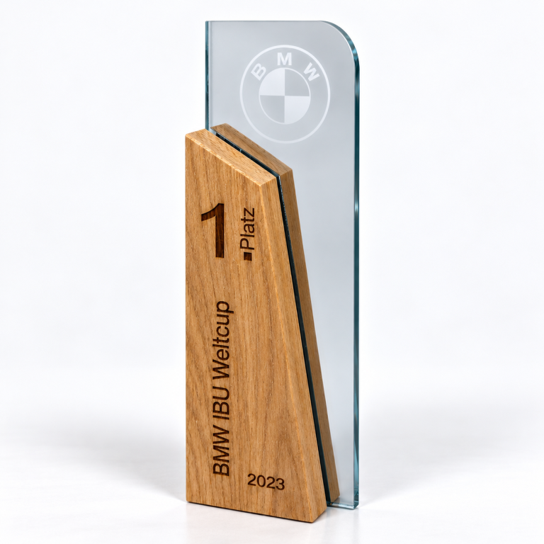 BMW Weltcup-Trophäe aus Eiche und Glas