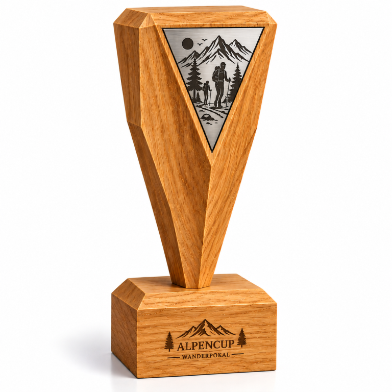 Geometrischer Wanderpokal aus Eichenholz