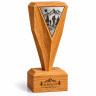Geometrischer Wanderpokal aus Eichenholz