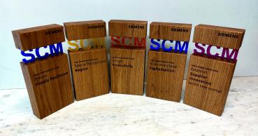 Award Eiche mit Acryl Schriftzug