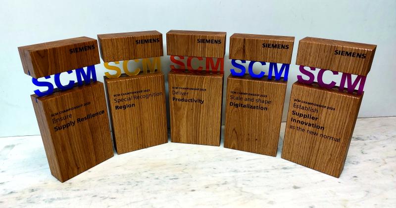 Award Eiche mit Acryl Schriftzug